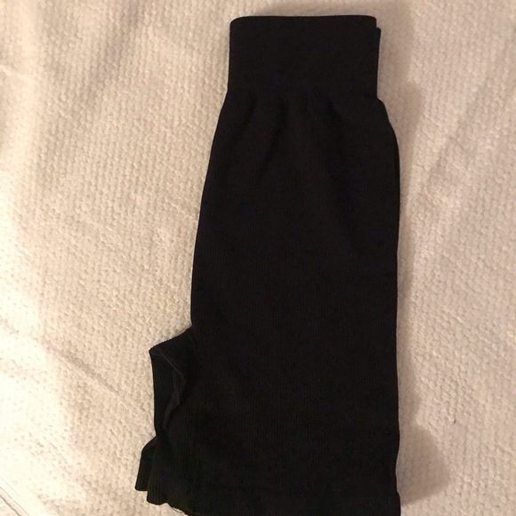 last 1❗️Black Seamless Ribbed Top & Biker Shorts - Picture 7 of 7